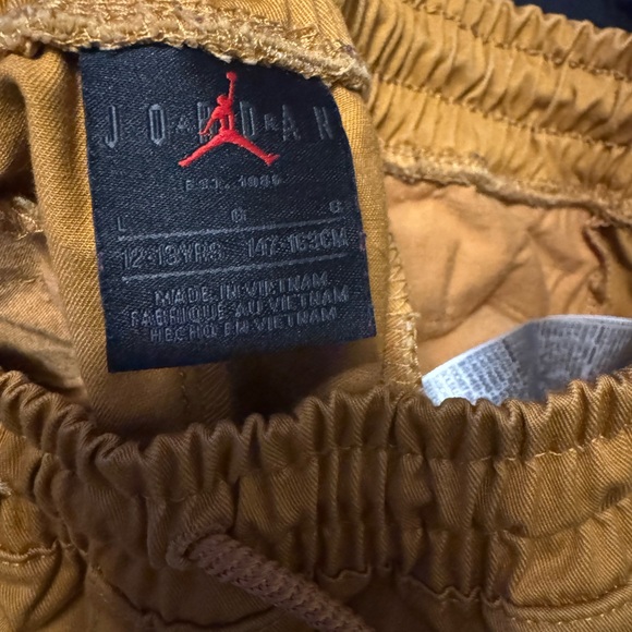 New Jordan set (Jordan pants and Jordan shirt). Both only worn once. - Picture 5 of 8